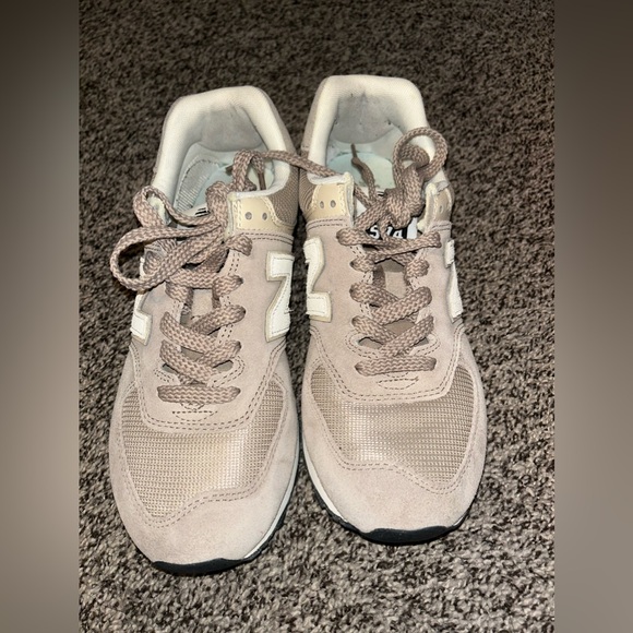 Unisex New Balance shoes - Picture 2 of 5